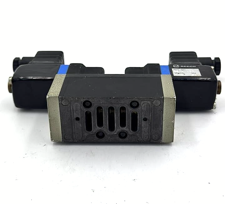 Beech B/24152/123 directional control valve7