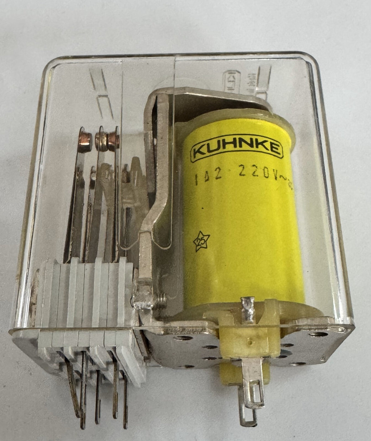 Kuhnke IA2 Relay – 220V AC | 8 Pin | Made in Germany | Industrial Control Module1