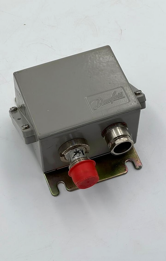 Danfoss EMP2 084G2106 Pressure Transmitter | 04 Bar Range | 420 mA output0