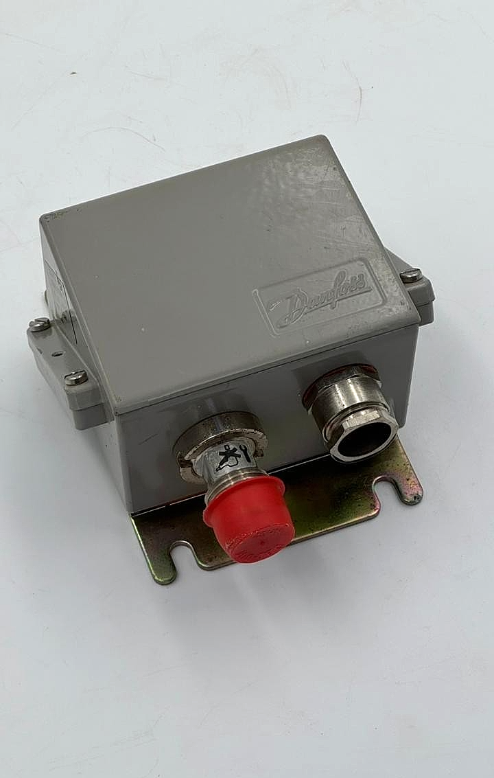 Danfoss EMP2 084G2106 Pressure Transmitter | 04 Bar Range | 420 mA output0