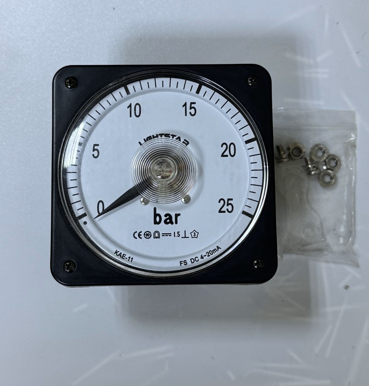 Lightstar KAE11 Analog Pressure Meter | 0–25 Bar Range | 4–20mA | 110x110mm1