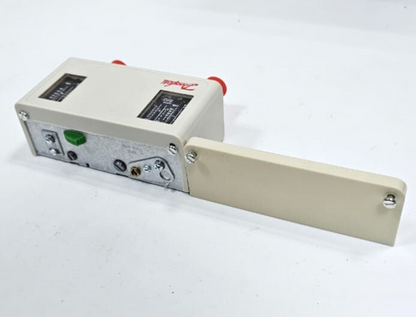 Danfoss KP15 Dual Pressure Switch | 060126466 | 0.2–7.5 & 8–32 Bar | 1/4 Flare7