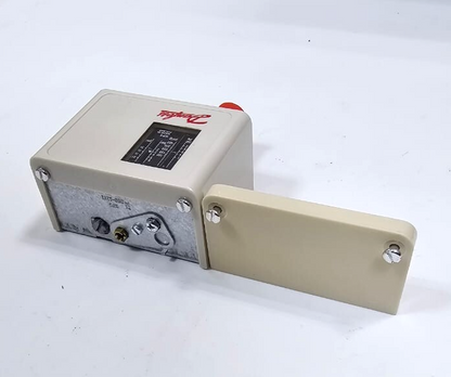Danfoss KP5 Pressure Control Switch | 060117166 | 8–32 Bar Range | 1/4" Flare7