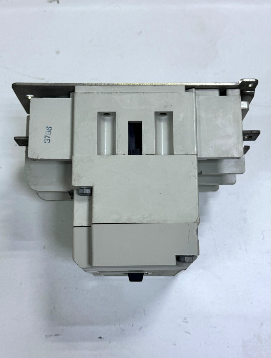 CutlerHammer CE15NN527 Series A1 Contactor | Definite Purpose Contactor | 150 A3