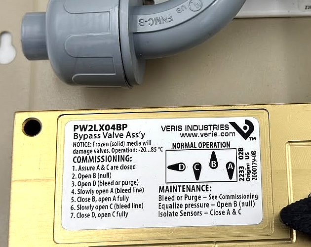 Veris Industries PW2LX04BP Bypass Valve Assembly with Pressure Transducer2
