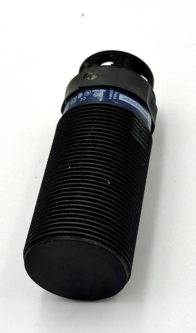 Telemecanique XS4P30MA230B Proximity Sensor | Made in France4
