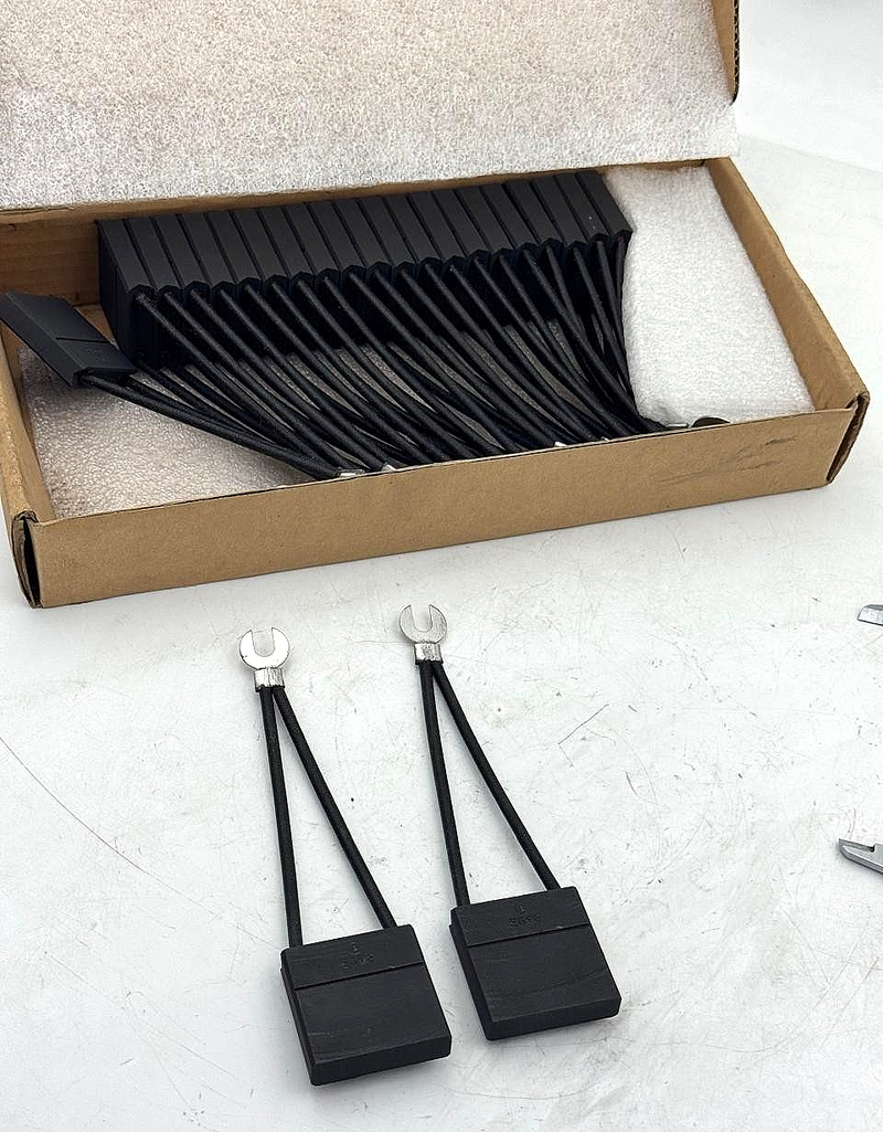 Mersen Carbon Brush EG98 ( 40 × 40× 10 mm ) (L × W × T) Pack of 2pcs0