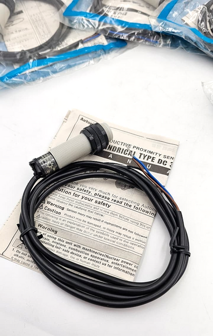 ( Pack Of 5 pcs ) Autonics CR18 8DN proximity Sensor0