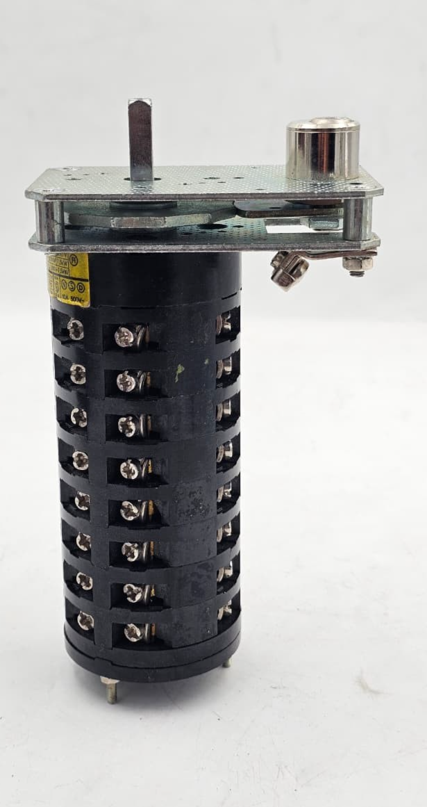 Merz Series 111 Rotary Cam Switch | 25 A5