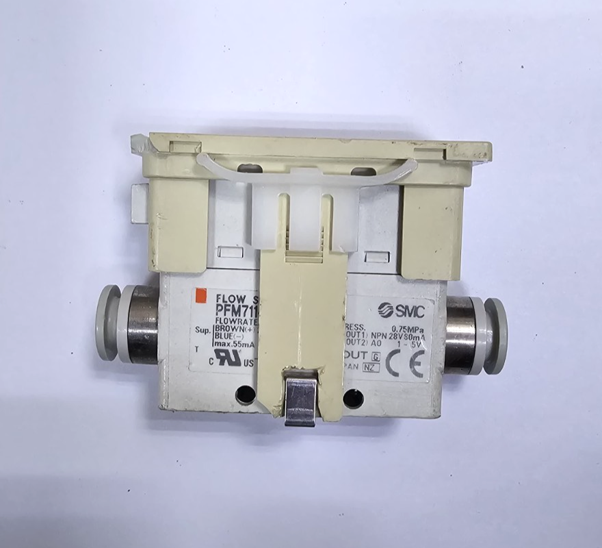SMC PFM711C8CM Digital Flow Switch | 0.75 MPa | 1–5V Output | Made in Japan2