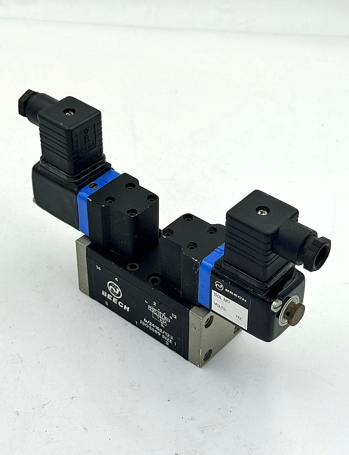 Beech B/24152/123 directional control valve0