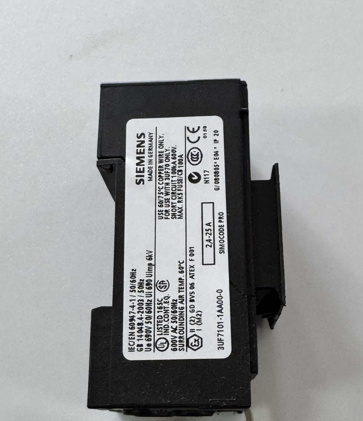 Siemens SIMOCODE PRO 3UF7101 1AA00 0 Motor Management System, 2.4 25A, 690V,0
