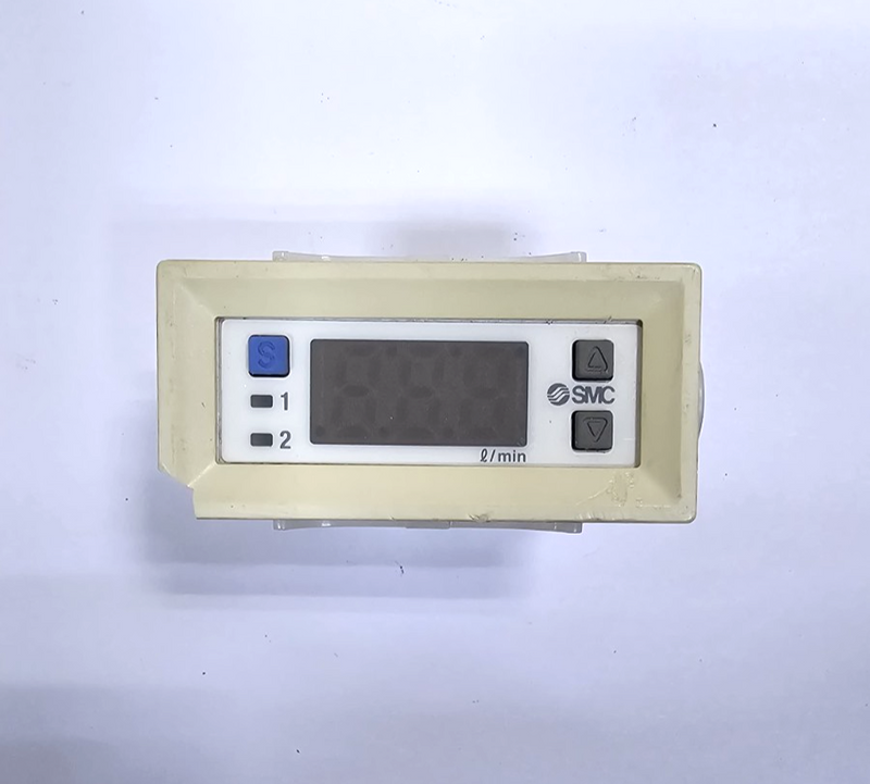 SMC PFM711C8CM Digital Flow Switch | 0.75 MPa | 1–5V Output | Made in Japan0