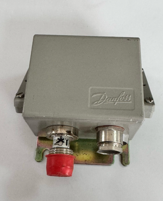 Danfoss EMP2 084G2106 Pressure Transmitter | 04 Bar Range | 8 Bar Max Pressure1
