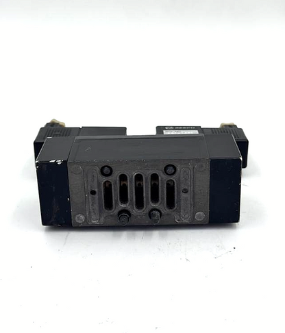 Beech UB/24152/123 Directional Control Valve | 110 V8