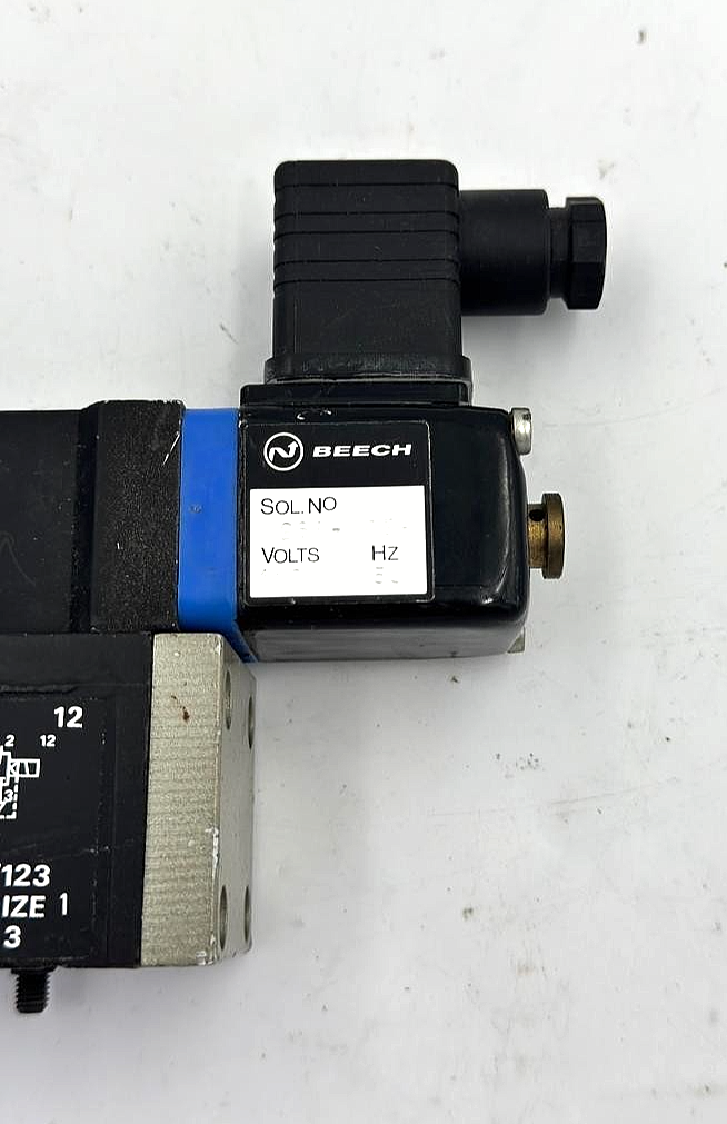 Beech B/24152/123 directional control valve3