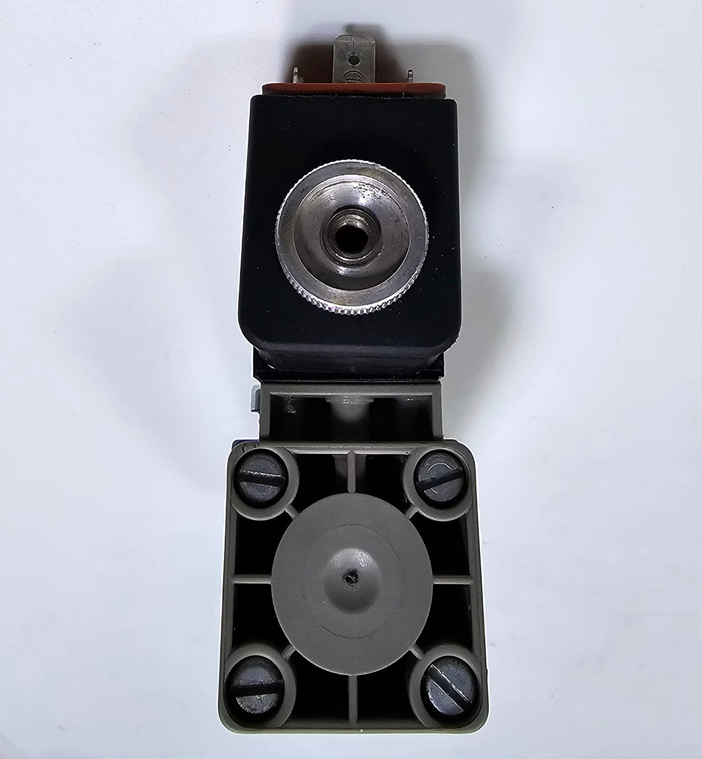 Bosch Rexroth Solenoid Valve 1 824 210 223 – 24V, Made in Germany7