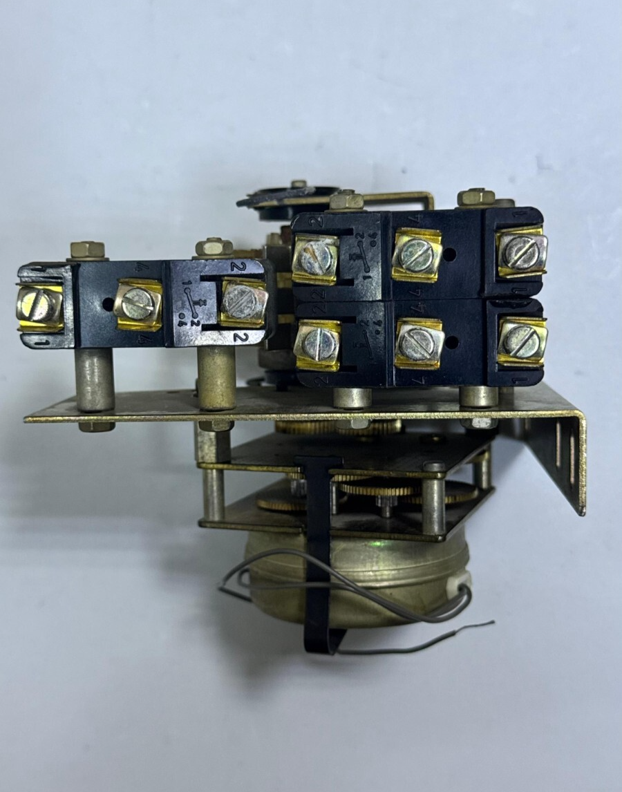 VEB Relaistechnik Großbreitenbach DDR ELN 136 35 123 Typ SPM Bv 2405 Relay2