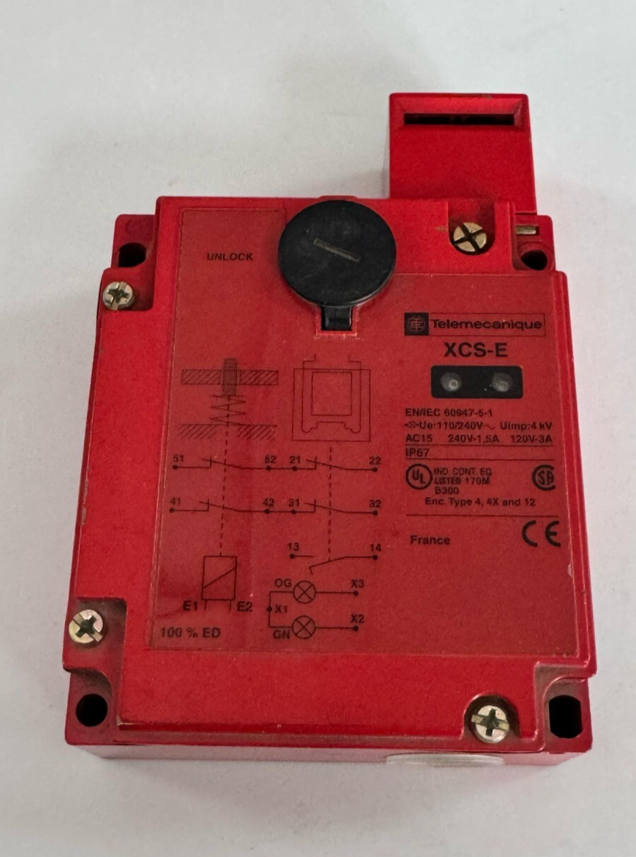 Telemecanique XCSE Industrial Switch 110/240V AC15 IP670