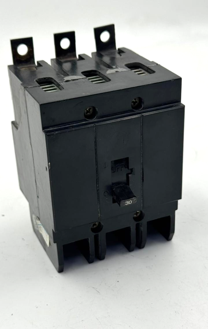 Circuit Breaker 30A | Made in Dominican Republic1