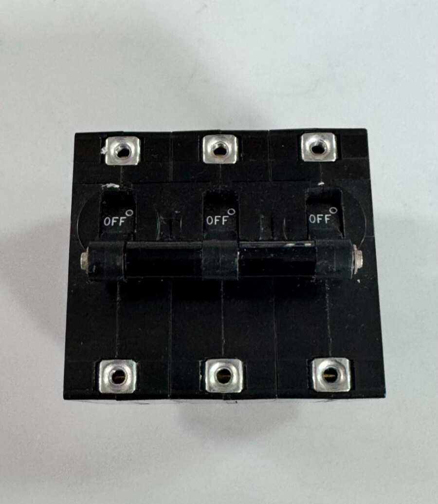 IDEC Izumi NRAS3100F Thermal Circuit Protector | 10A | 250V AC Max0