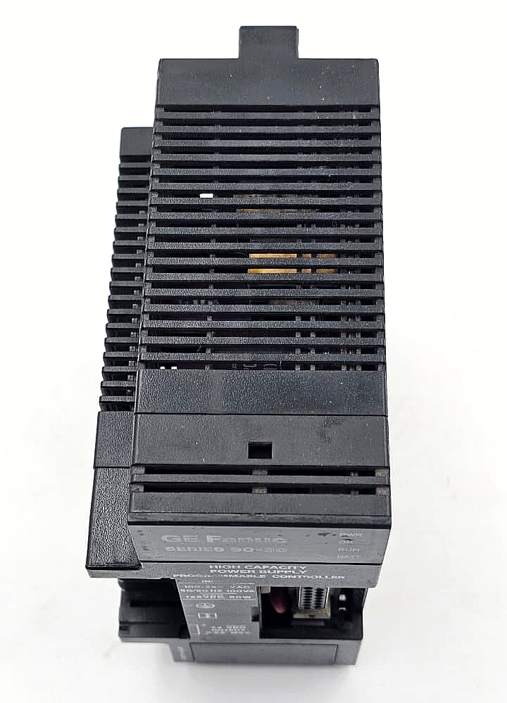 GE Fanuc Series 90-30 IC693PWR330B / 100-240VAC / 100VA / 125VDC / 50W / USA6