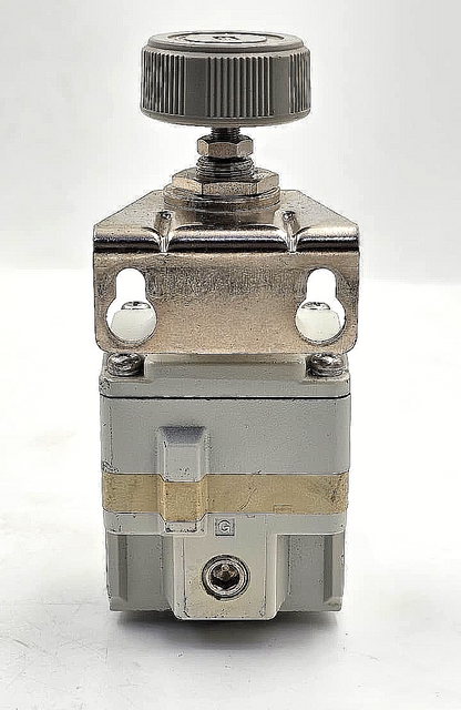 SMC IR201002BG Precision Pneumatic Regulator ( 1 pcs )4