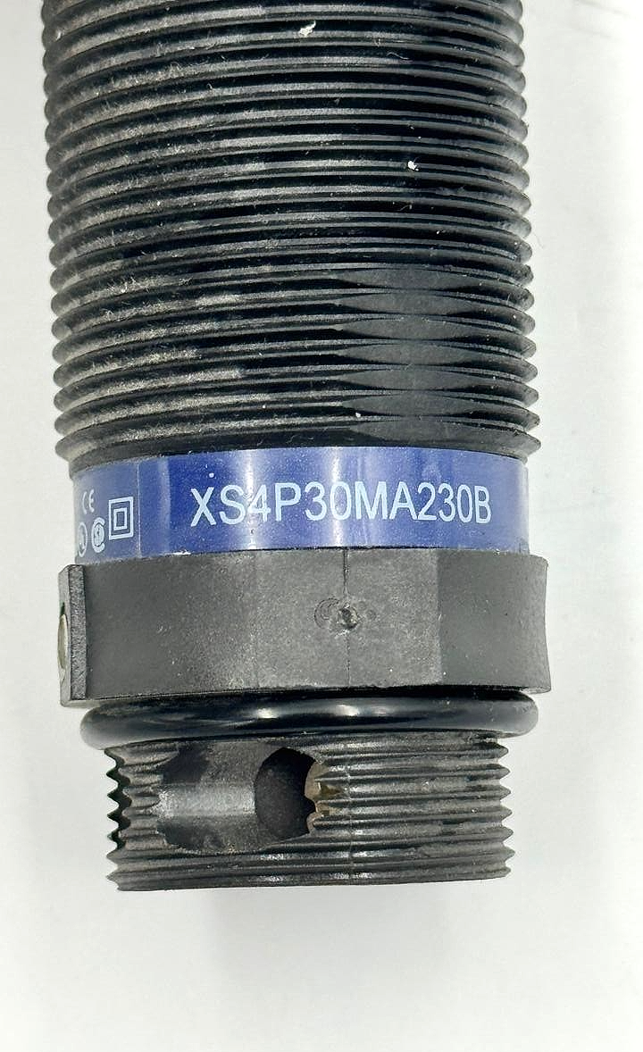 Telemecanique XS4P30MA230B Proximity Sensor | Made in France1
