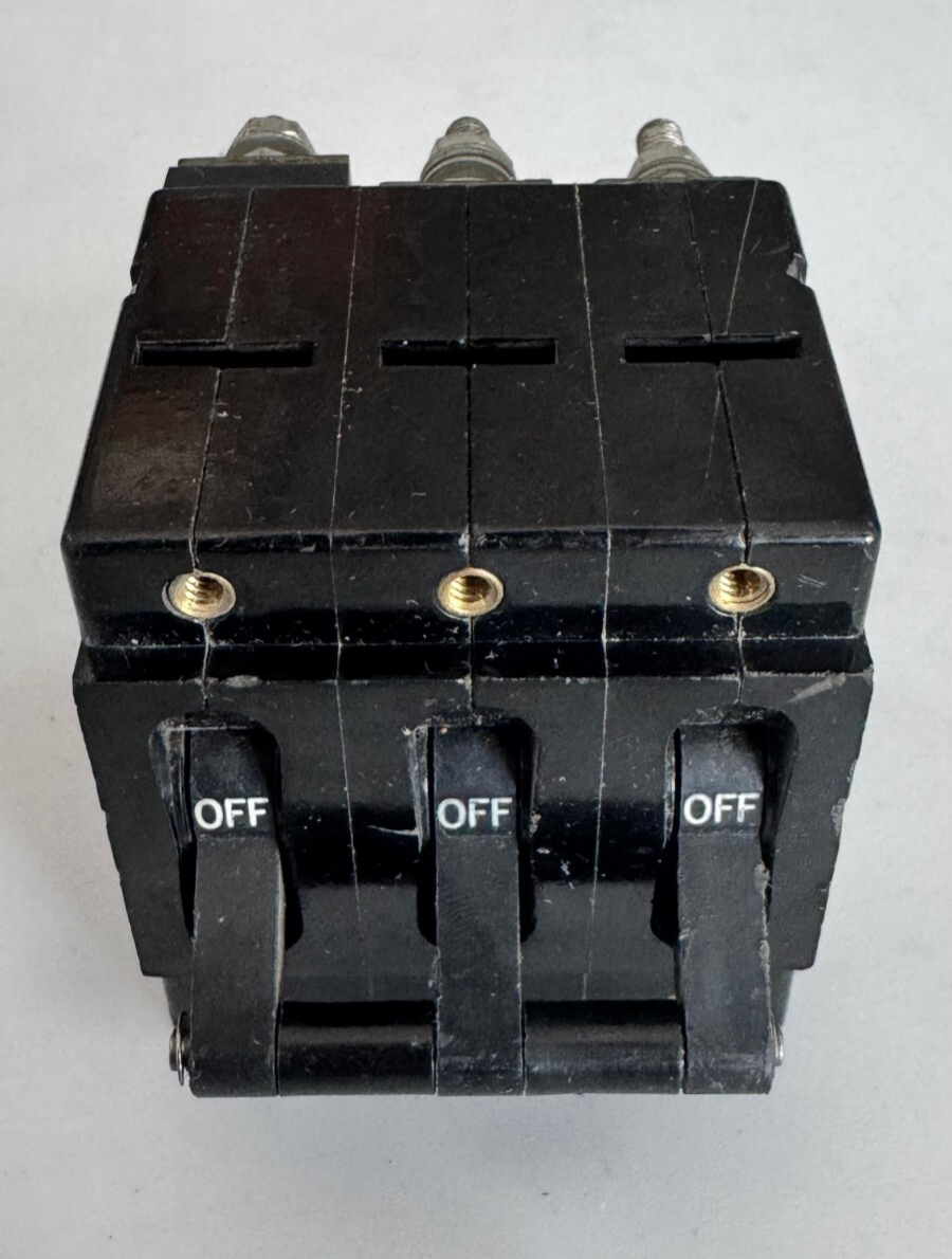 AIRPAX APL1111RO292017 Circuit Breaker  250V, 50/60Hz, 4Second Delay,1