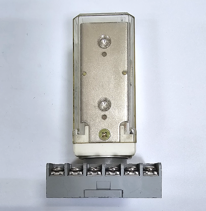 RS 346750/IDEC SR3906U Relay  Socket –110V AC Coil, 11 Pin,10A Made in Japan1
