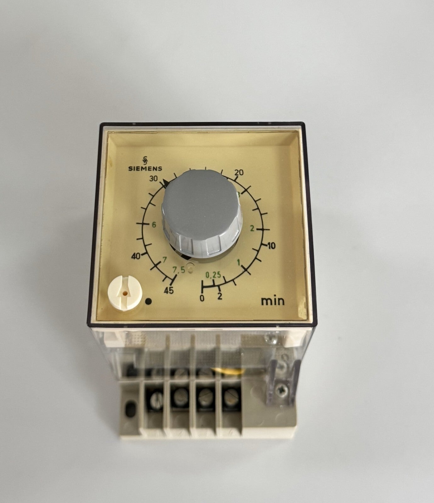 SIEMENS 7PR30 511 Analog Timer Relay – 220V AC, 0.25 to 45 Minutes1