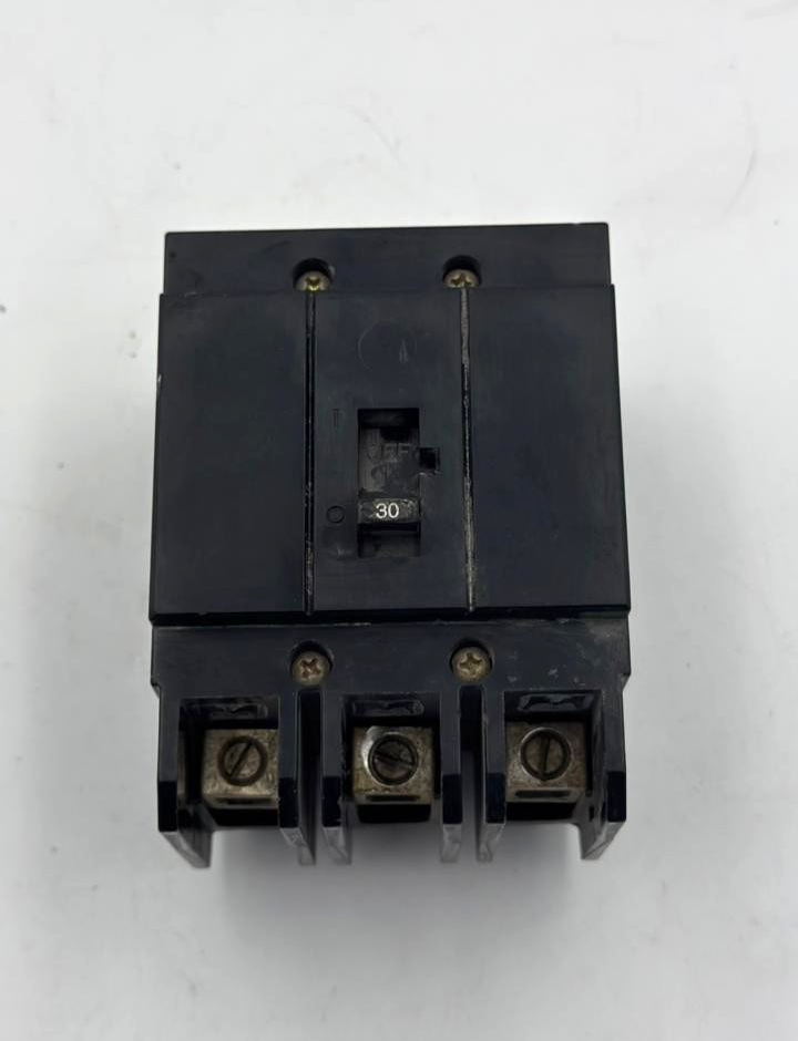 Circuit Breaker 30A | Made in Dominican Republic4