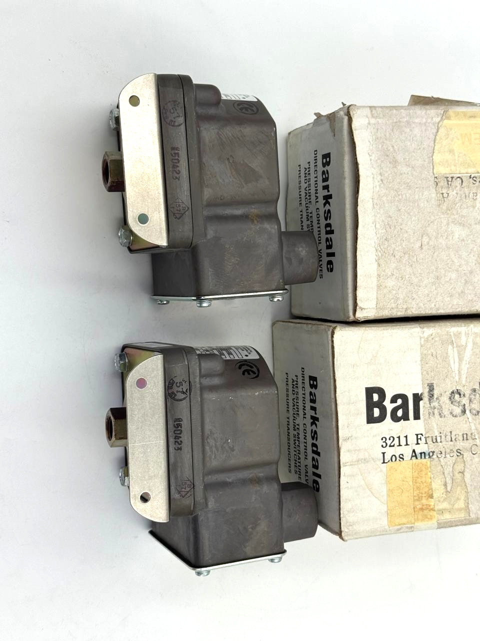Barksdale D1T-M3SS | Pressure & Vacuum Actuated Switch | Made in USA (  1 pcs) - saleem al tamimi electric equipment trading co llc-UAE