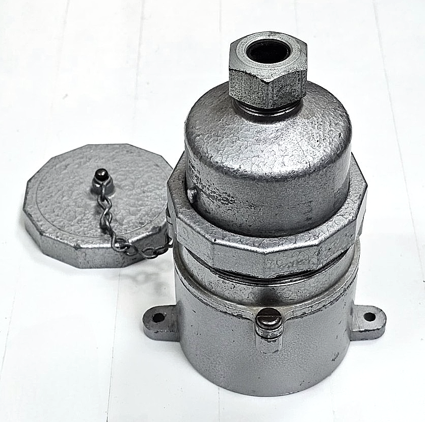 Clang 4Pin Socket Plug| 30A| Vintage Industrial Connector | Made in UK - saleem al tamimi electric equipment trading co llc-UAE