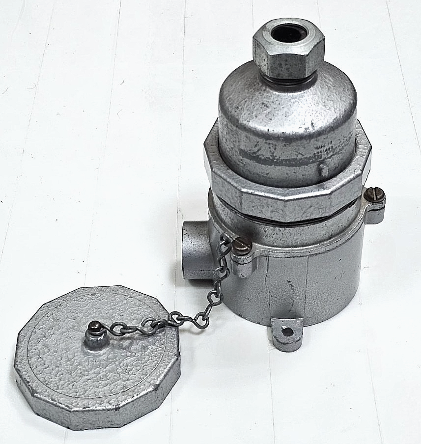Clang 4Pin Socket Plug| 30A| Vintage Industrial Connector | Made in UK - saleem al tamimi electric equipment trading co llc-UAE