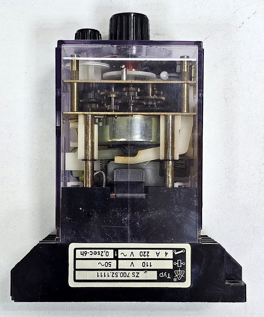 Dold | ZS 700.52.1111 | Time Relay | 4A | 220V - saleem al tamimi electric equipment trading co llc-UAE