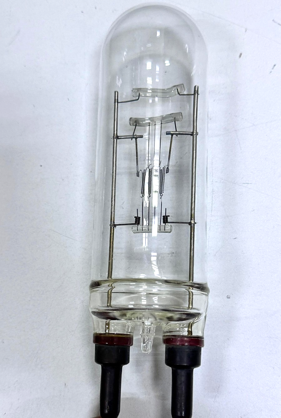 GE | 1000W Burn Base Vacuum Tube Projector Lamp - saleem al tamimi electric equipment trading co llc-UAE