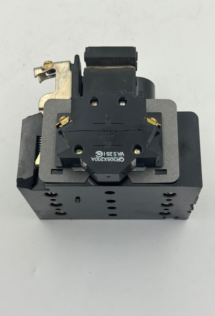 General Electric CR3CLR Motor Starter | 90A | Coil 440V | Made in usa - saleem al tamimi electric equipment trading co llc-UAE