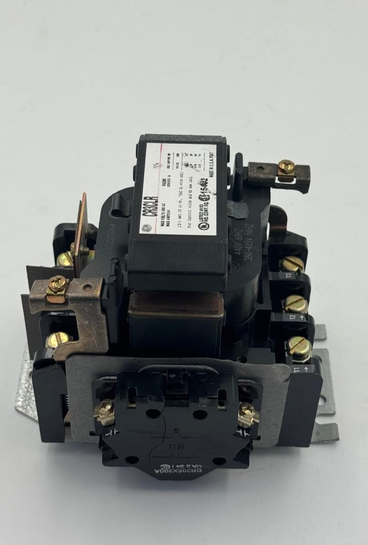 General Electric CR3CLR Motor Starter | 90A | Coil 440V | Made in usa - saleem al tamimi electric equipment trading co llc-UAE