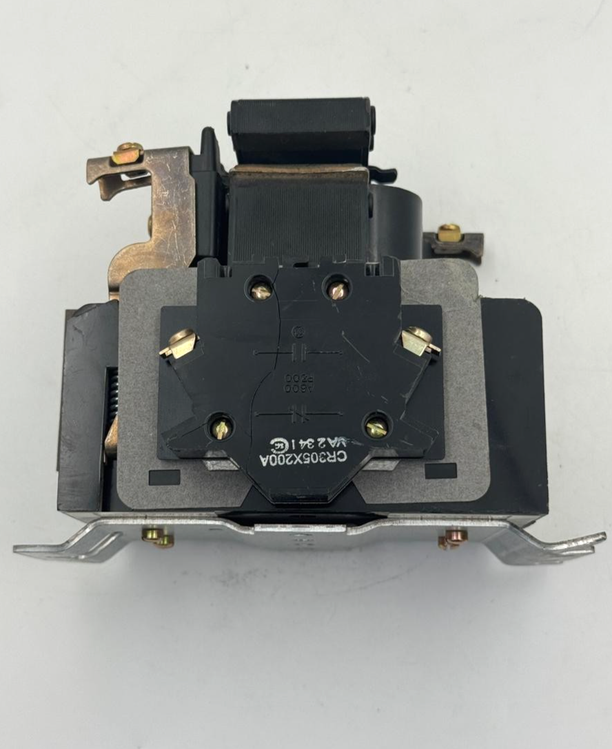General Electric CR3CLR Motor Starter | 90A | Coil 440V | Made in usa - saleem al tamimi electric equipment trading co llc-UAE