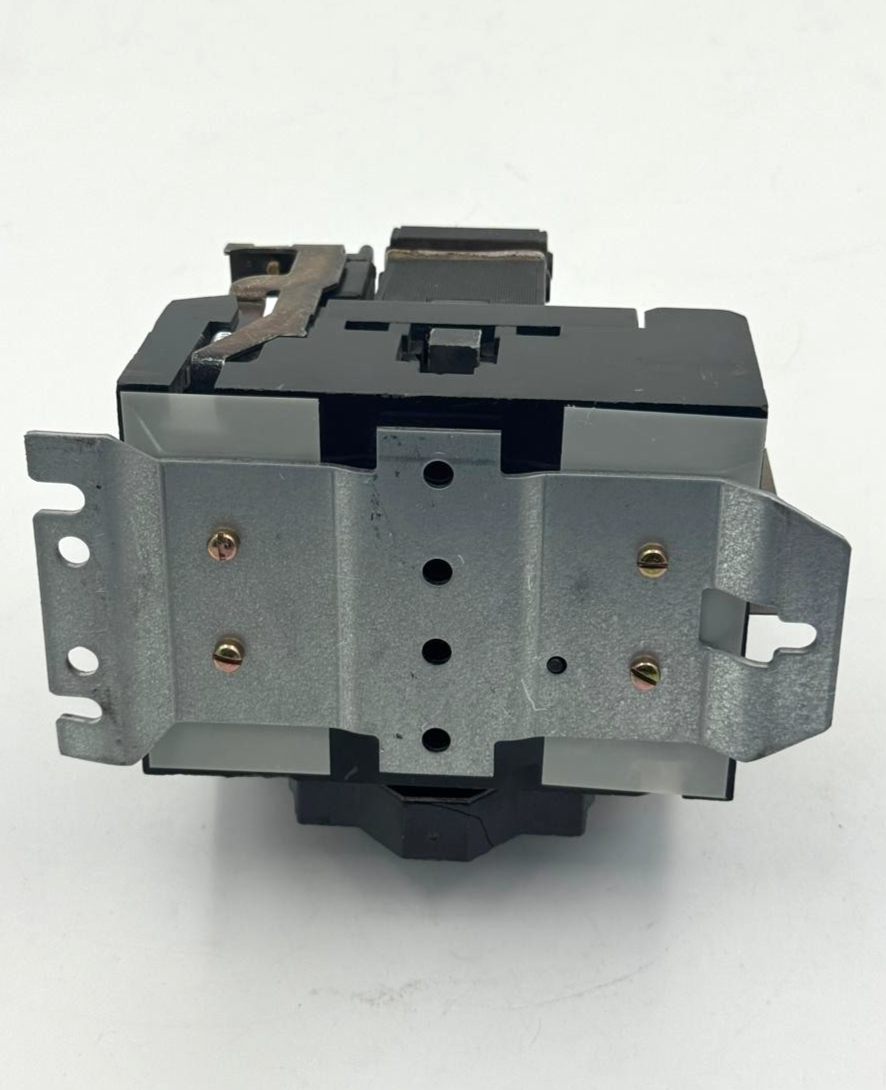 General Electric CR3CLR Motor Starter | 90A | Coil 440V | Made in usa - saleem al tamimi electric equipment trading co llc-UAE