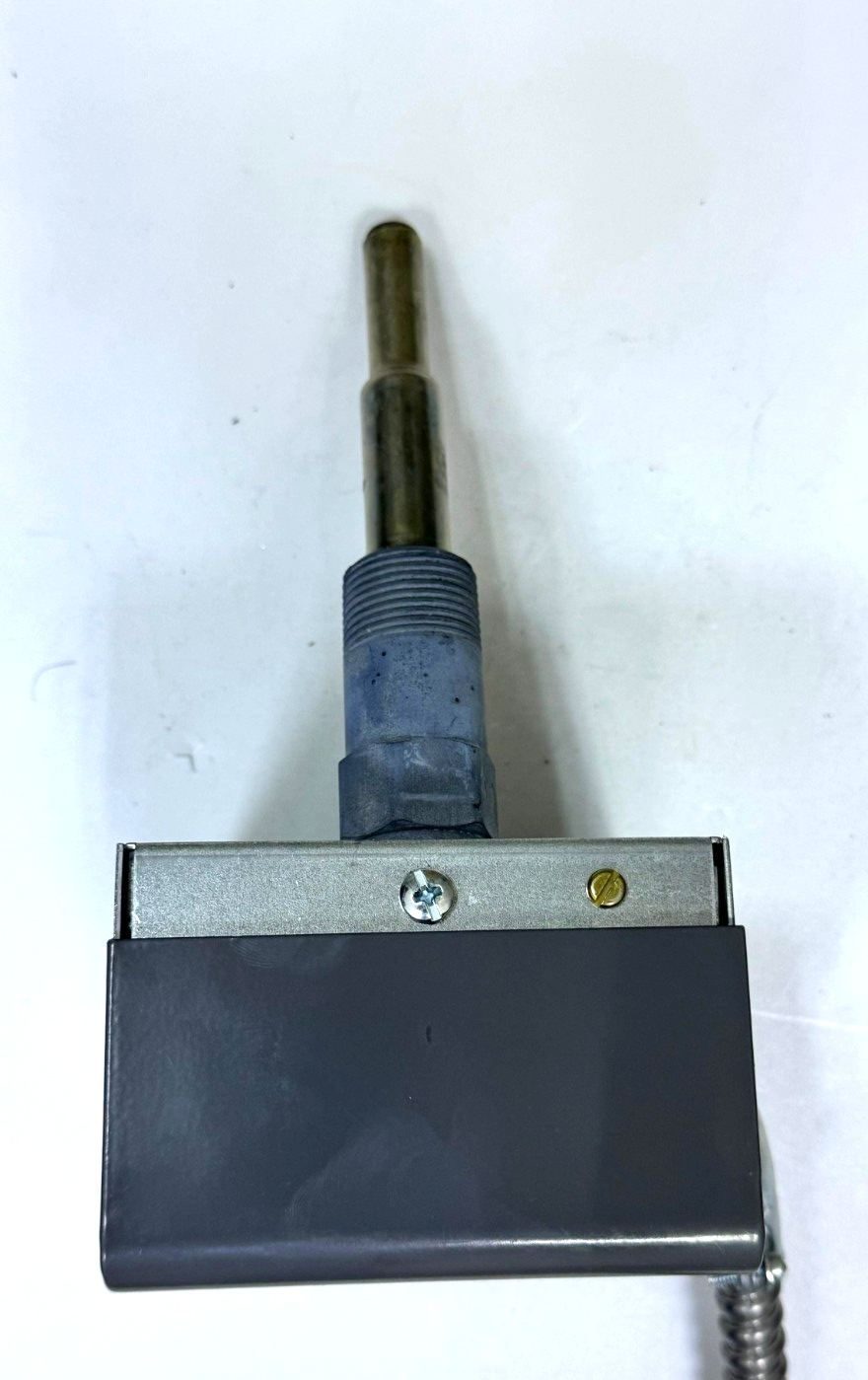 Honeywell L4103A1142 Aquastat Controller – High Limit & Circulator Control - saleem al tamimi electric equipment trading co llc-UAE