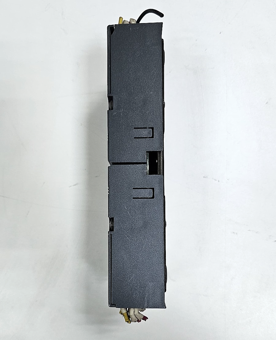 IDEC | FA1J 8Relay | Output  PFJT081U | Made in Japan - saleem al tamimi electric equipment trading co llc-UAE