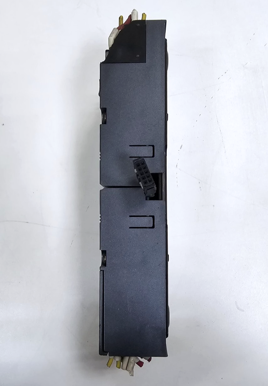 IDEC FA1J | Input PFJN161 16DC | Output PFJT081U 8Relay | Made is Japan - saleem al tamimi electric equipment trading co llc-UAE
