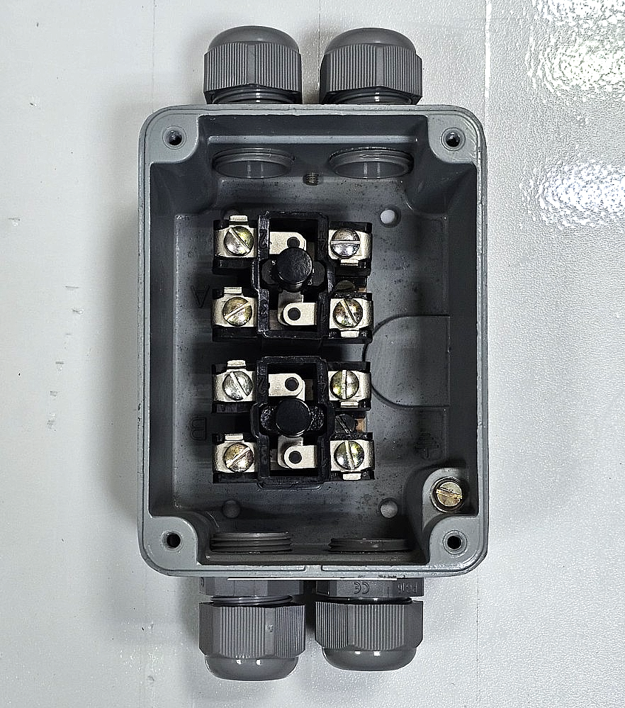 Iskra T31 n2 Push Button Switch | Industrial Control Switch - saleem al tamimi electric equipment trading co llc-UAE