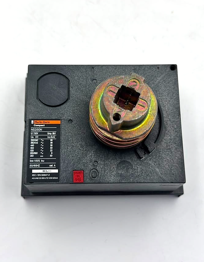 Merlin Gerin NS250N Compact Circuit Breaker Handle - saleem al tamimi electric equipment trading co llc-UAE