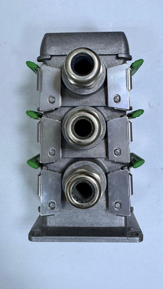 Phoenix Contact HeavyDuty Industrial 3Pin Connector - saleem al tamimi electric equipment trading co llc-UAE