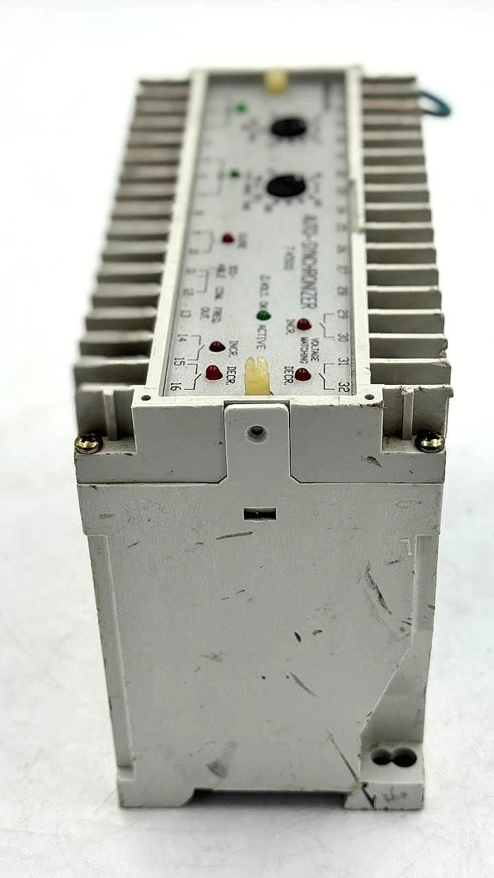 Selco T4500 AutoSynchronizer Relay Module - saleem al tamimi electric equipment trading co llc-UAE