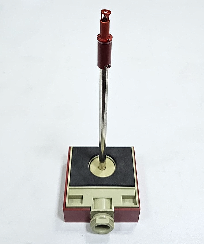 Staefa Control FKT30 Temperature Sensor - saleem al tamimi electric equipment trading co llc-UAE