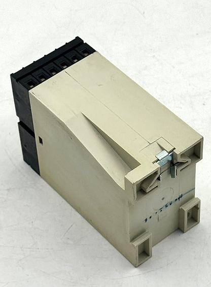 Sutron DAZT Industrial Timer Relay | 220V AC Power Supply - saleem al tamimi electric equipment trading co llc-UAE